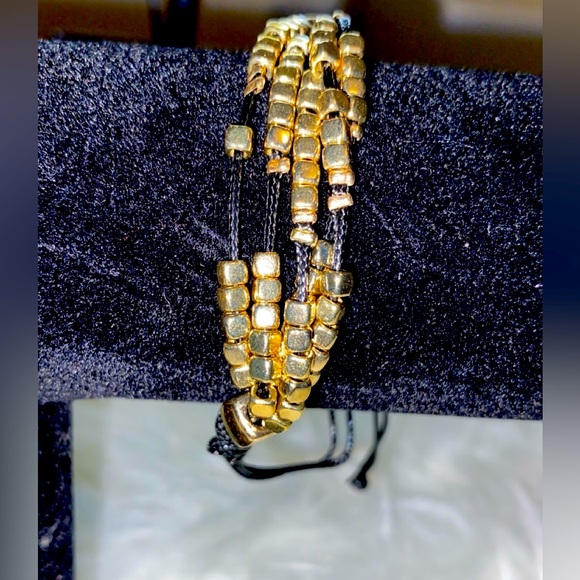 🔥🔥🔥Loose Beaded Drawstring Gold Bracelet 🔥🔥🔥 - Picture 3 of 3